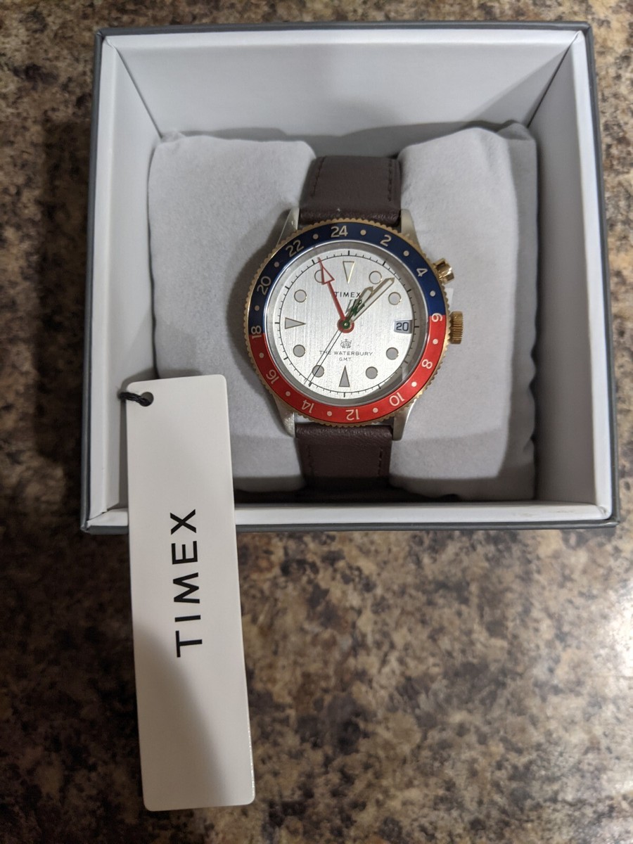 Timex Waterbury Traditional GMT 39mm Leather Strap Watch Timex Waterbury Traditional GMT 39mm Leather Strap Watch