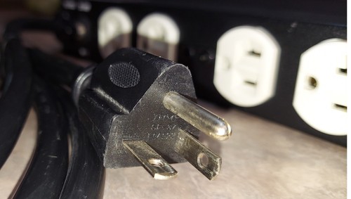 Middle Atlantic PD-920R Rackmount Power 9 Outlet 20A Basic Surge Protector - Picture 5 of 6