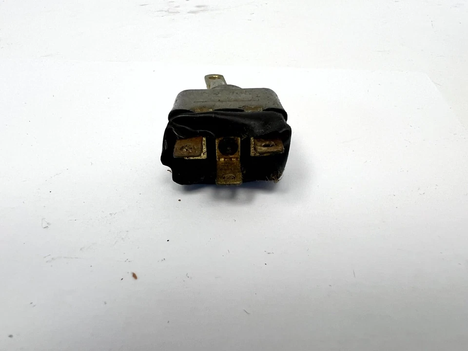 Interruptor de bloqueo de puerta eléctrico Dodge Chrysler Plymouth Newport 300 1965-1968 2661746 nuevo de stock Foto 2 de 4