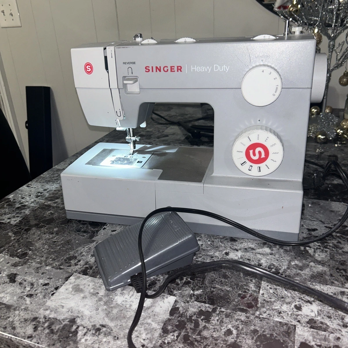 Singer 4411 Heavy Duty 5 Inserting the Bobbin , Singer 4411