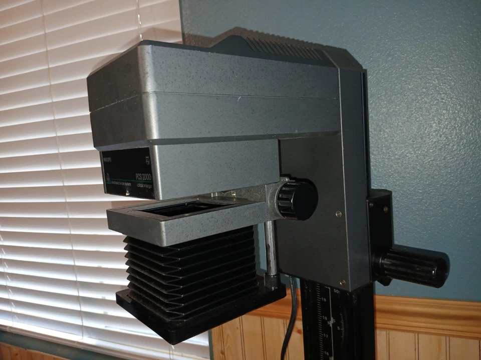 Amplificador de sistema tricolor Philips PCS 2000 como nuevo sin usar probado los tres colores Foto 4 de 4