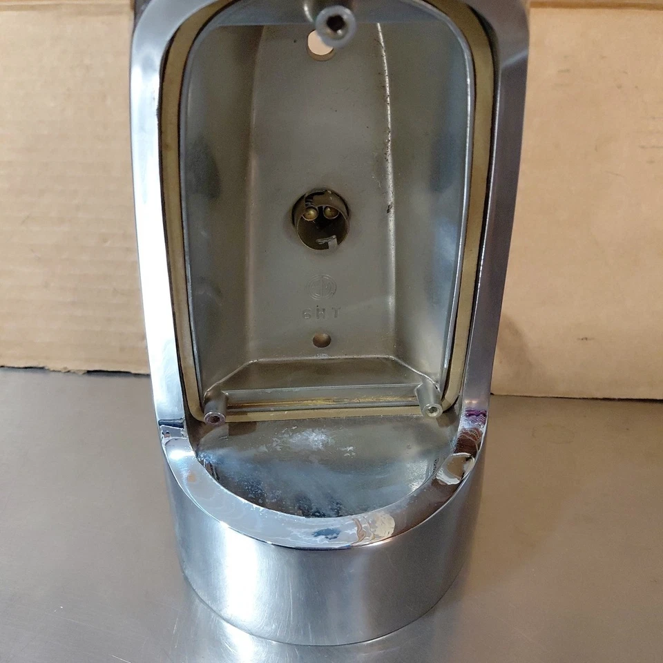 Conjunto de luz trasera izquierda Studebaker Champion Commander President 1955 sedán Foto 4 de 4