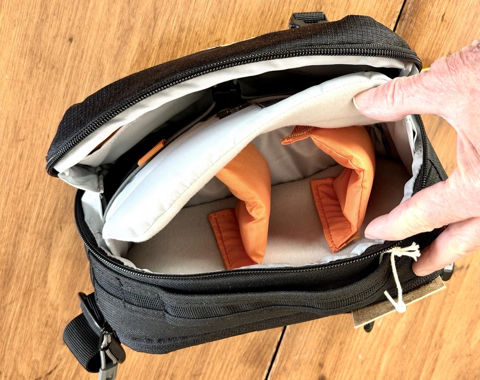 Bolso Cintura Lowepro Trekker Lite HP 100 2L, Negro Foto 3 de 4