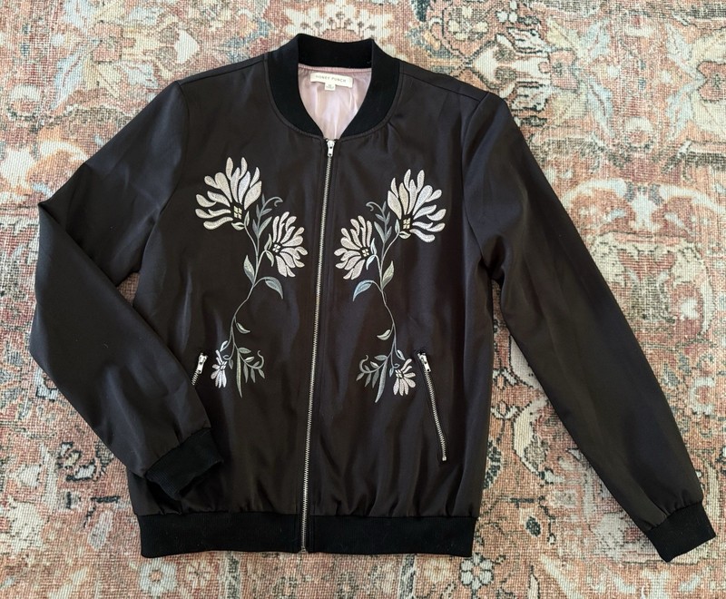GORGEOUS PACSUN Honey Punch Black  Embroidered Bomber Jacket Women’s Size Medium