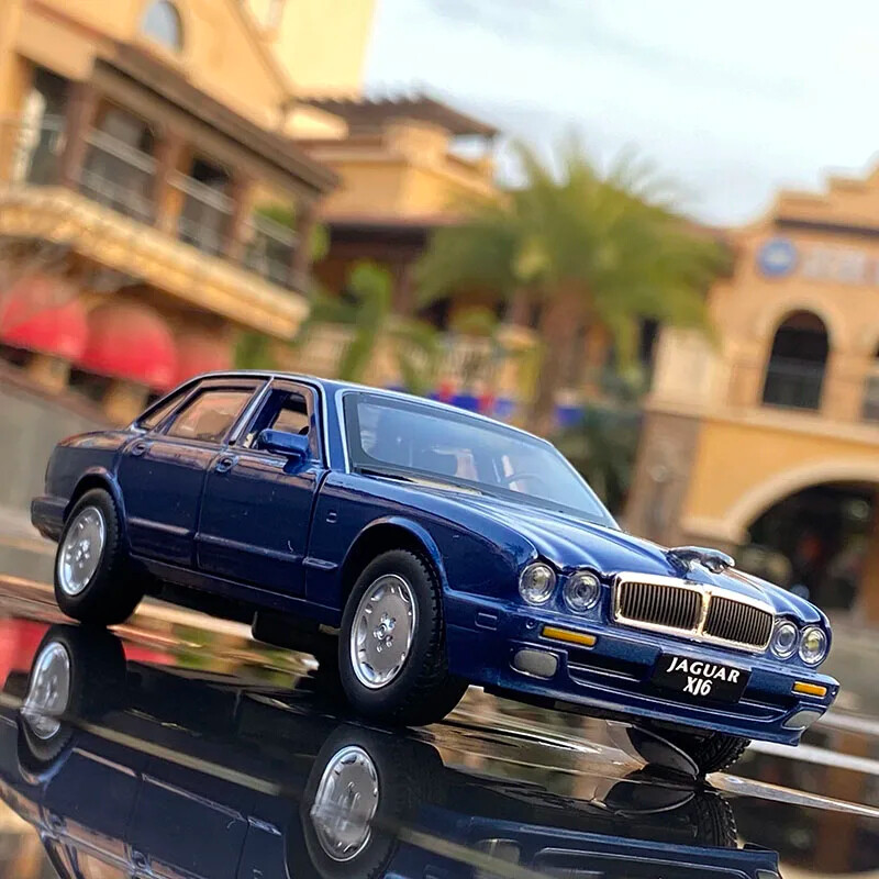 1/32 Jaguar XJ6 1970 Classic Diecast Car Model Simulation Collection Kid Gift