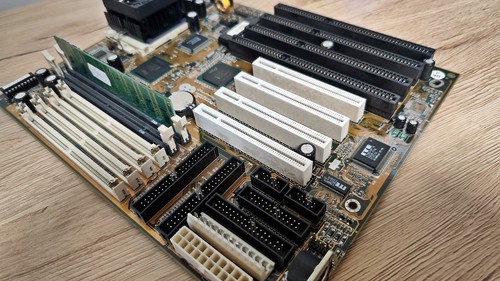 Chaintech 5TDM2 M101 Socket 7 Intel 430TX EDO/SDR Motherboard + Pentium 166 CPU - Picture 10 of 13