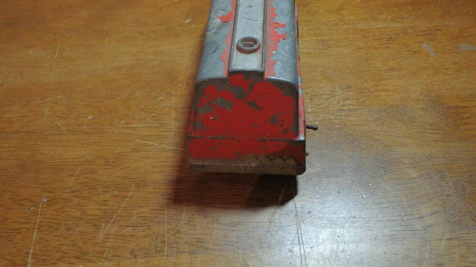 ANTIQUE TOOTSIE TOY FIRE TRUCK TANKER CHICAGO USA 011048 TOOTSIE DIE CAST   - Image 3 of 4