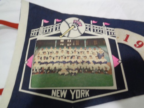 1964 NY Yankees Full Size Pennant Complete with Orig Team Pic and Year Sash - Picture 9 of 16
