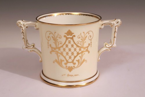 édition limitée Coupe commémorative couronnement de la reine Elizabeth II Royal Crown Derby - Photo 2/10