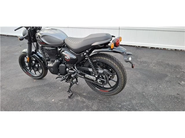 Royal Enfield Hunter 350 2023 Foto 3 de 4