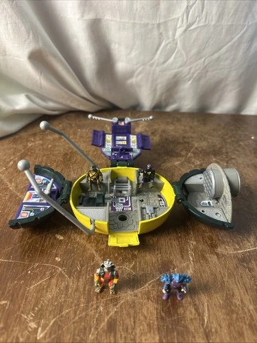 Tmnt Mini Mutants Carry Along Communication Playset 1995 with 4 Figures Vintage