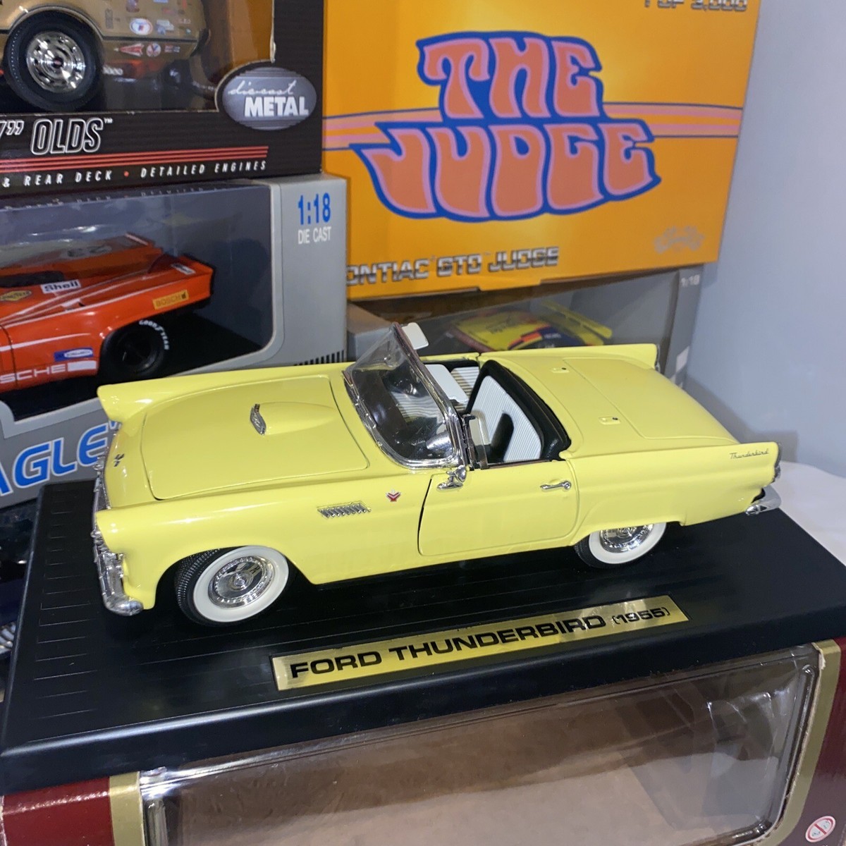 Miniature Ford Thunderbird 1955 - Road Legends 1/18 - Occasion Bon État