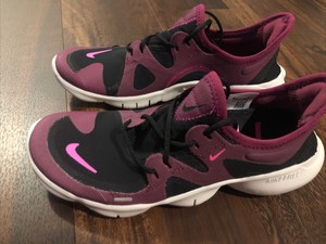 maroon athletic shoes