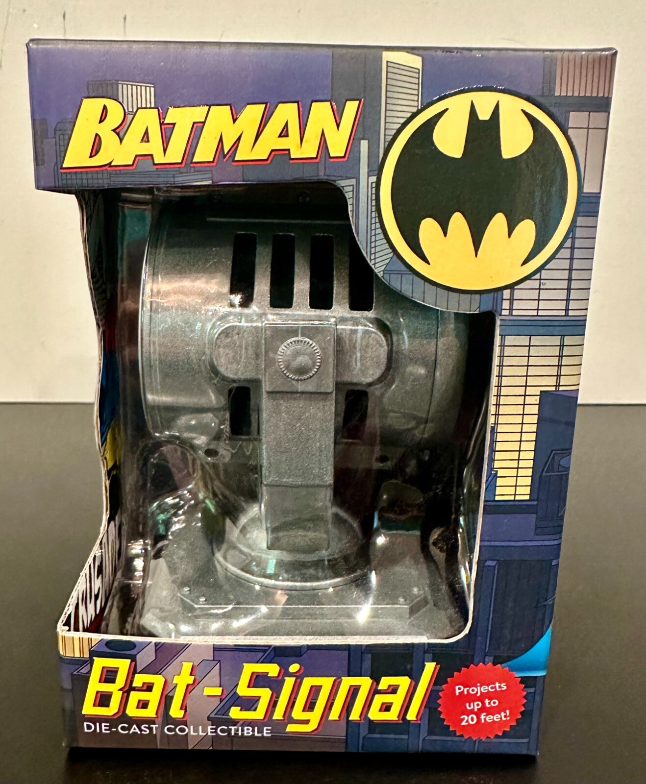 Batman: Bat-Signal Die-Cast Collectible (Includes Hardcover Book) *NEW*