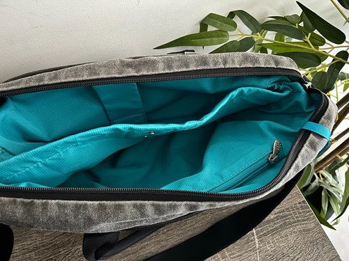 Crumpler THE GYPSY Moth No 2 15" Tote Messenger Laptop Bag Grey/Black FREE POST - Picture 6 of 11