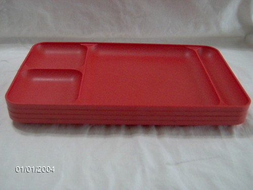 TUPPERWARE #1535 DIVIDED DINING TRAY STACKING Picnic Camping RV Potluck TV Porch - Picture 3 of 12