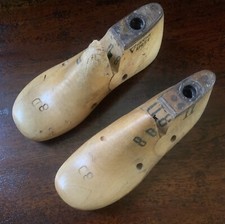 Vintage 1 Pair Child Size 8D Wooden Shoe Lasts Forms From Mid 1900  s