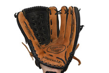 Louisville Slugger LP1350 Softball Baseball Glove -- 13.5" RHT Leather