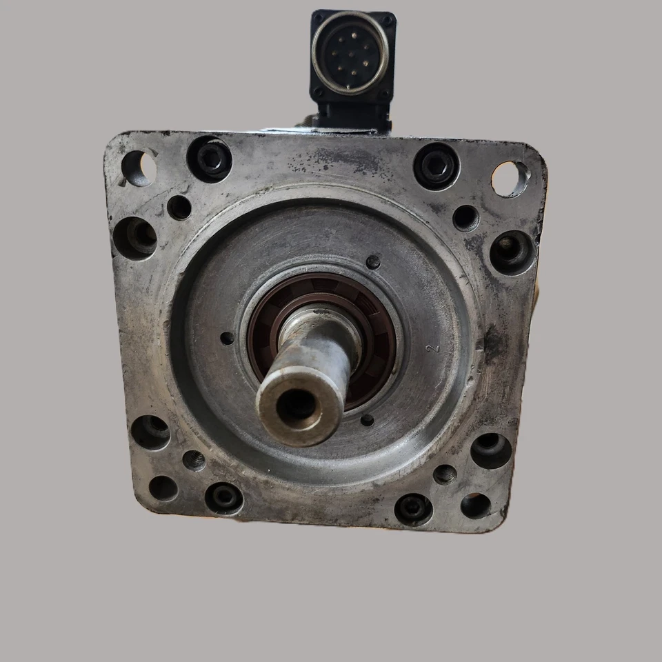 Indramat MAC090A-0-RD-4-C/110-A-0/WI522LX Servomotor – gebraucht/used - Image 4 of 4