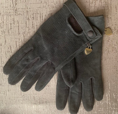 Moschino Women's Suede Olive Grey Heart Logo Driving Gloves Size S Made in Italy