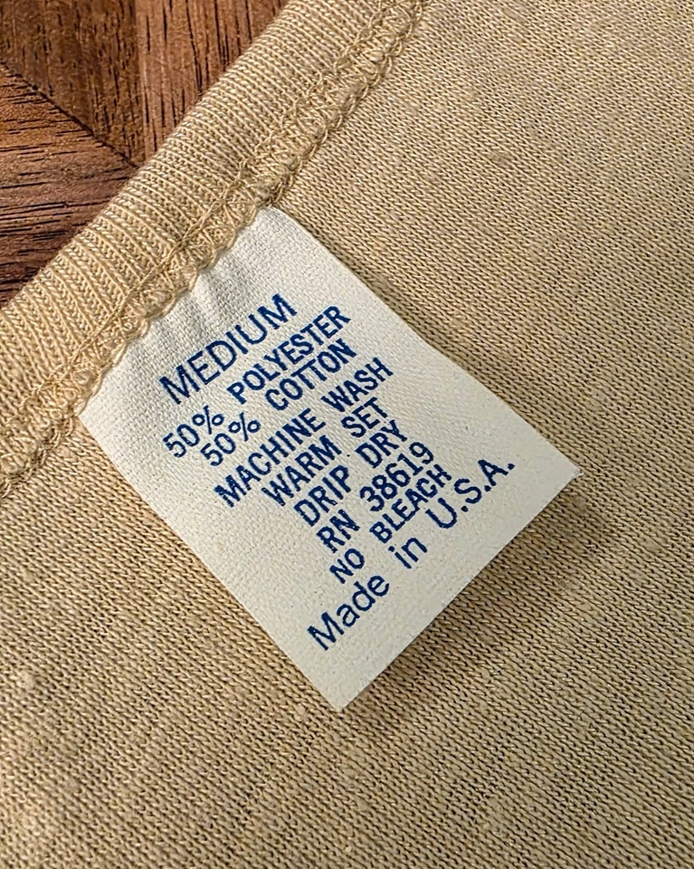 Camiseta De Colección Años 70 “LOVE ME TENDER” Raunchy - Estampado Arco Iris Brillo - Hecha en EE. UU. Foto 2 de 4