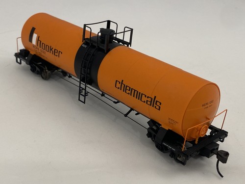 Coche cisterna Atlas escala HO Hooker Chemicals 17359 gal HCPX #1262 producción en China | Condition: Used