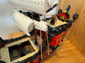 LEGO Creator 3 in 1 Pirate Ship #31109 100% complete with 4 minifigures