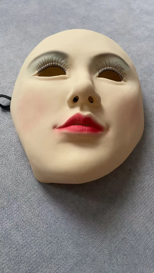 Hermosa mujer media cara máscara de látex, máscara de fiesta en vivo Foto 3 de 4