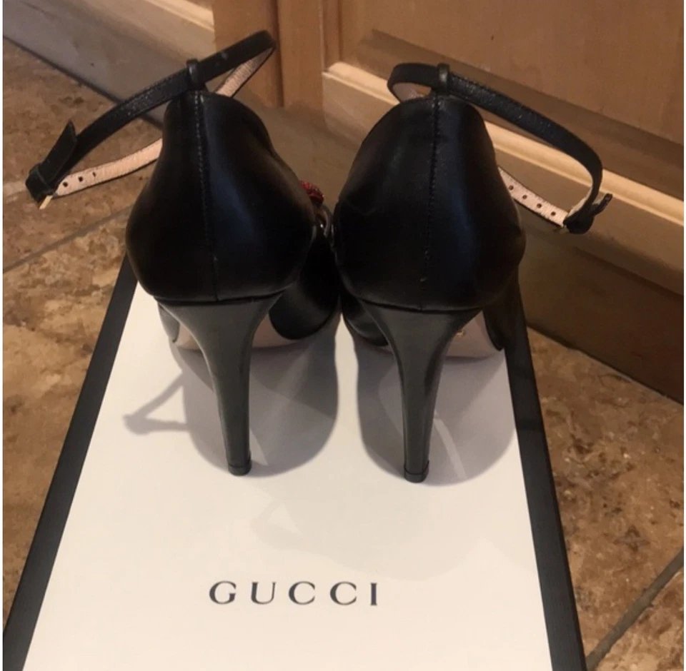 Sandalias Gucci Cuero Negro Molina Cristal Corazón Correa en T Talla 38.5 Foto 3 de 4