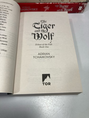 Adrian Tchaikovsky/ Echoes of the Fall series x 3 - complete - as new - Foto 7 di 7