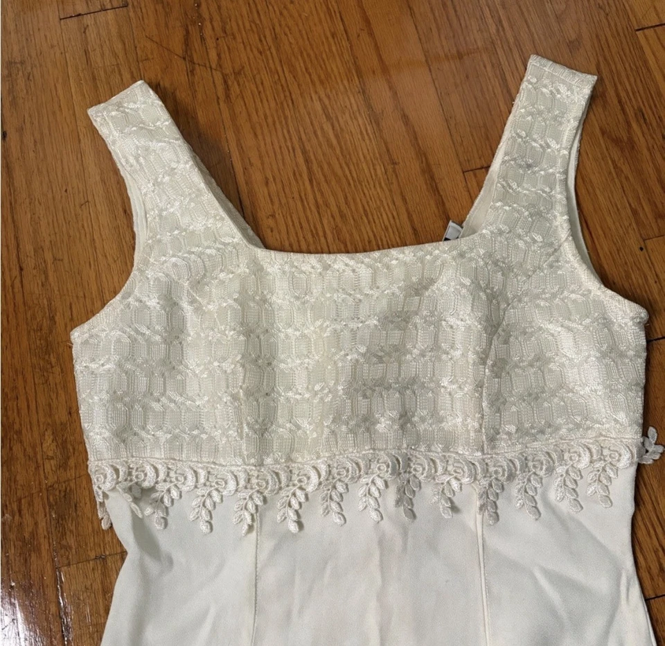 Vestido de novia vintage Flora CK Editions vestido sin mangas bordado coqueta Foto 4 de 4