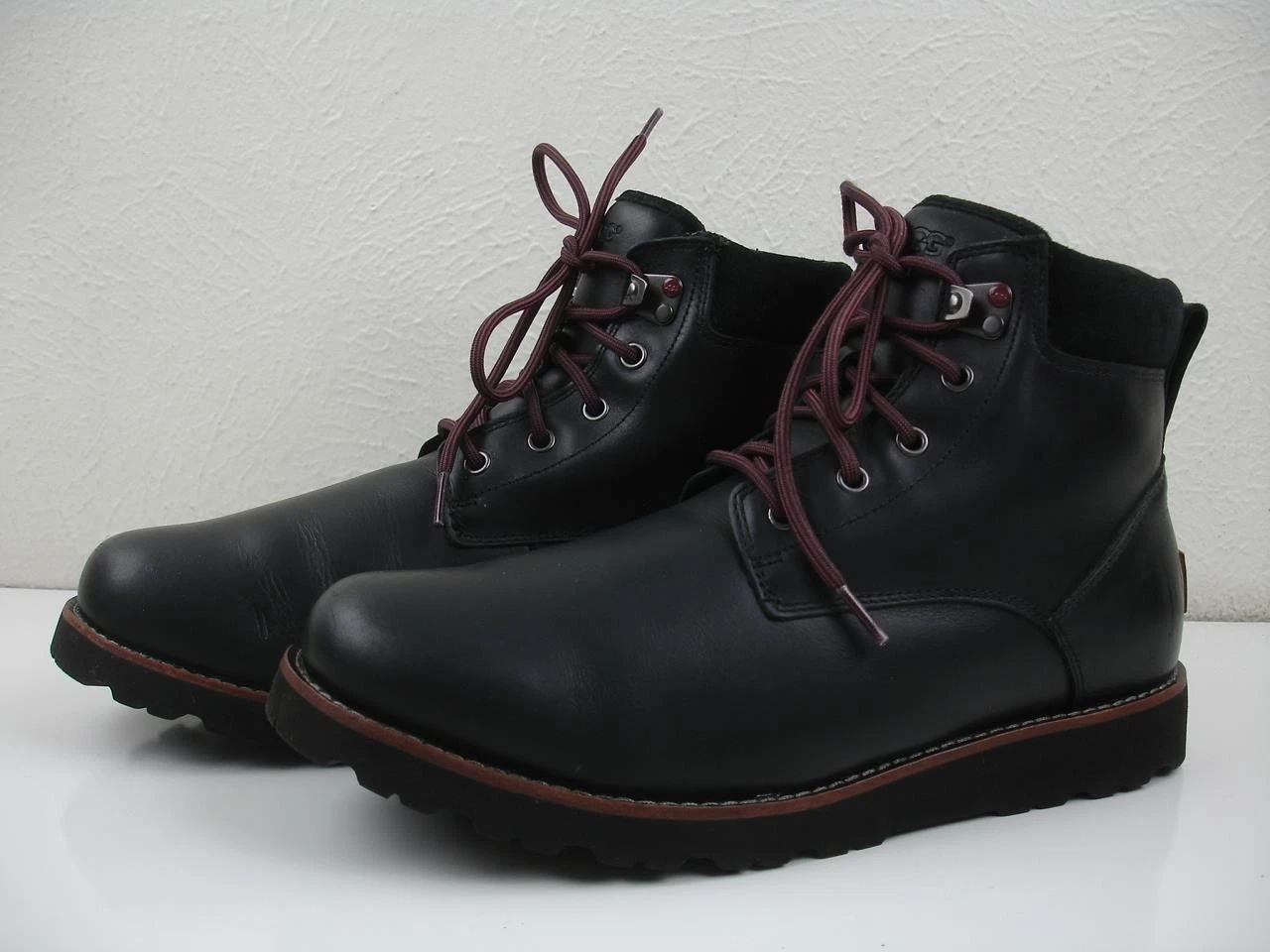 Men's 11 M UGG Seton Waterproof Black Leather Chukka Boots Shearling Fur Lined