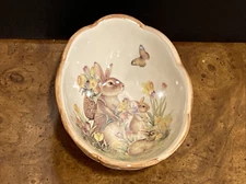 Cracker Barrel Easter Traditions Small Egg Shaped Snack Bowl 4” x 5.5" x 2.25"