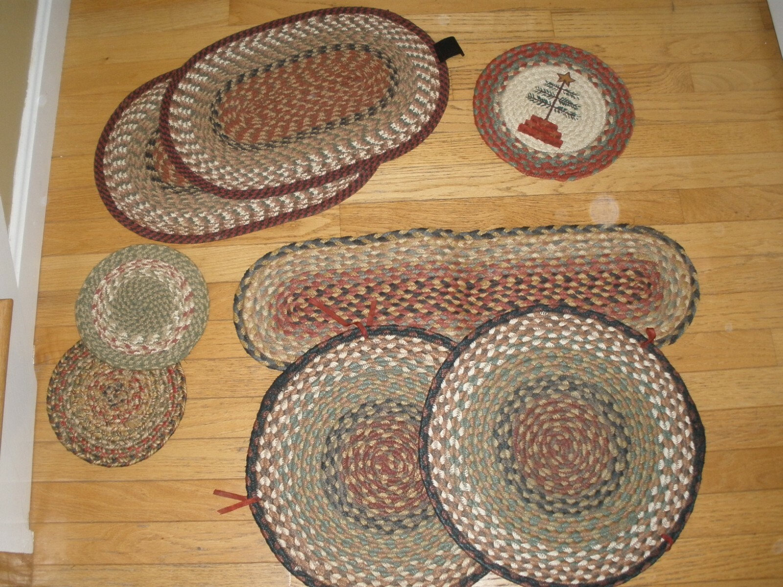 Capital Earth Rugs YOU CHOOSE STYLE placemats, table runner, hat pads (O16) eBay