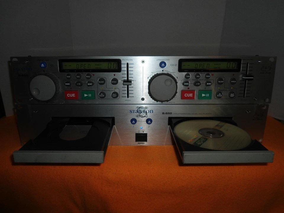 Stanton S-650 Reproductor de CD DJ de doble cubierta con consola de control y cables de conexión, ¡paquete! Foto 3 de 4