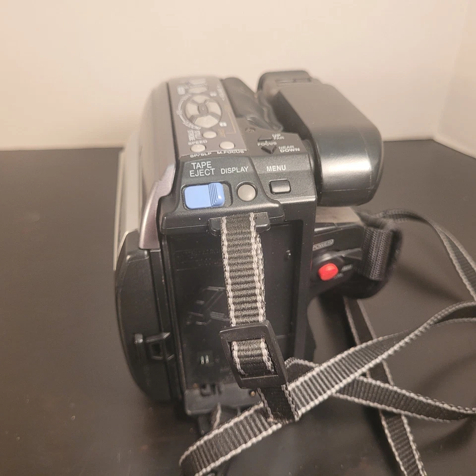 Panasonic Palmcorder PV-L452D L452 VHS-C With Battery And Charger Works! - Image 4 of 4