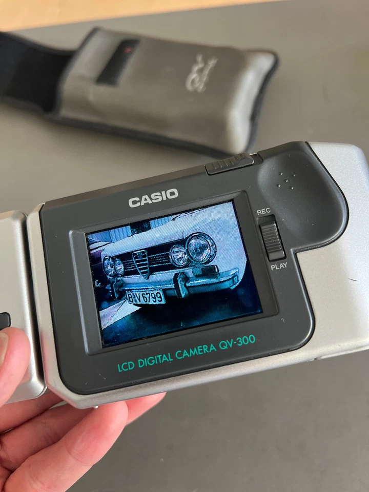 Digital-Kamera CASIO QV-300 - 90er Jahren Fotoapparat digi-Cam 2000 Point Shoot - Bild 2 von 4