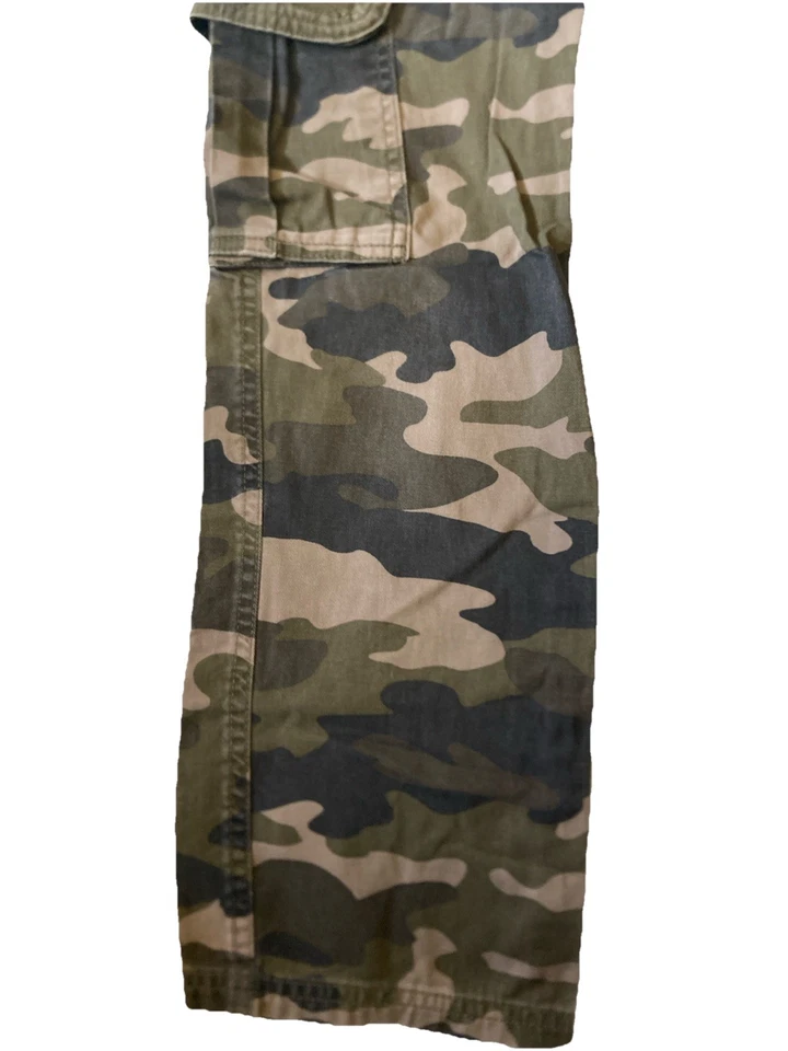 Children’s Place Elastic Waisted Adjustable Straps Camo Cargo Pants Kids Size 8 - Image 3 of 4