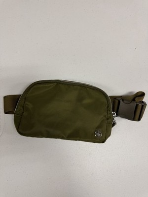 Lululemon Everywhere Belt Bag Green, excellent condition, women s cross body