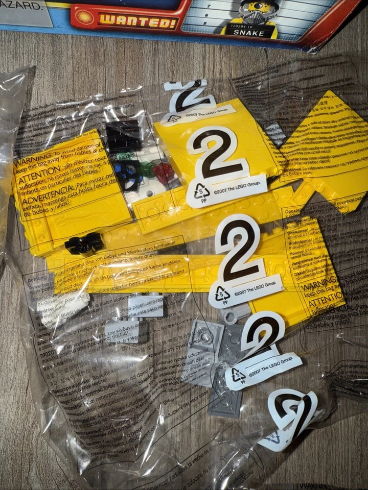 Набор запечатанных мини-фигурок LEGO Space Police 5972 Space Truck Getaway - Изображение 4 из 4