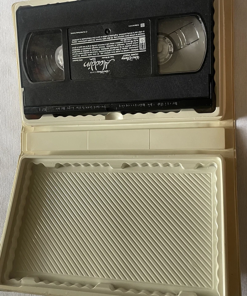 ALADDIN VHS Tape 1993 Black Diamond Walt Disney Classic Movie - Image 3 of 4