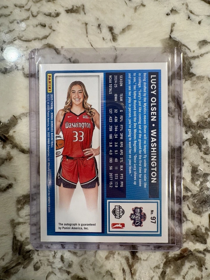 Donruss WNBA #97 2025 Lucy Olsen Clasificado Novato Autógrafo Base RC Automático NOMBRE COMPLETO Foto 2 de 2