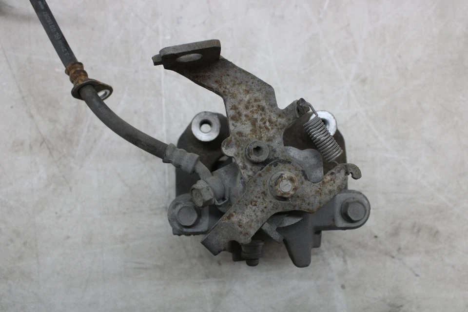 Toyota Corolla Scion IM 2016 pinza de freno trasera izquierda OEM 16 17 18 Foto 2 de 4