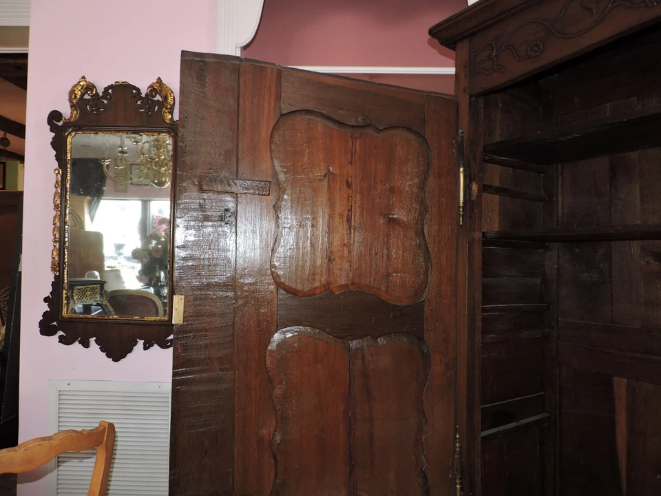 VENTA Precioso armario antiguo de roble tallado en relieve francés de mediados de 1800 Foto 4 de 4