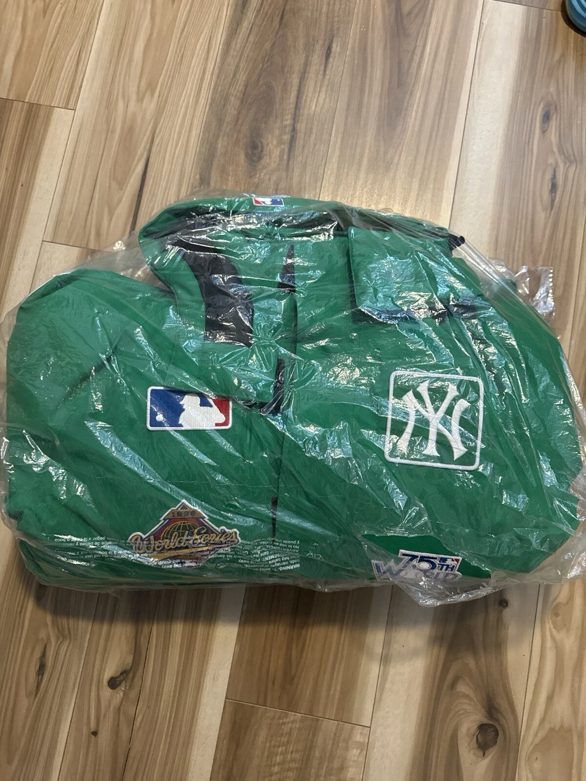 Supreme x New York Yankees GORE TEX 700   Remplissage MEDIUM