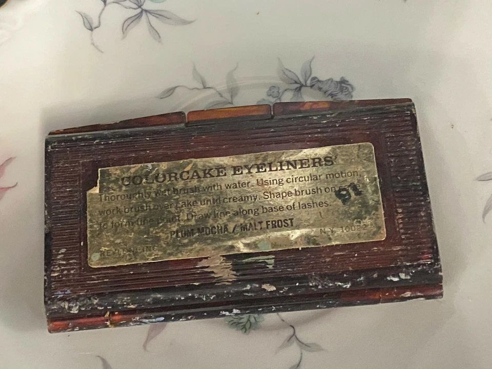 VINTAGE REVLON EYE COLORCAKE COLOR CAKE EYELINERS COMPACT PLUM MOCHA MALT FROST - Image 3 of 4