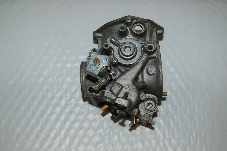 Carrocería de carburador delantero derecho Honda VFR750 F Interceptor 1990-1991 Foto 2 de 4