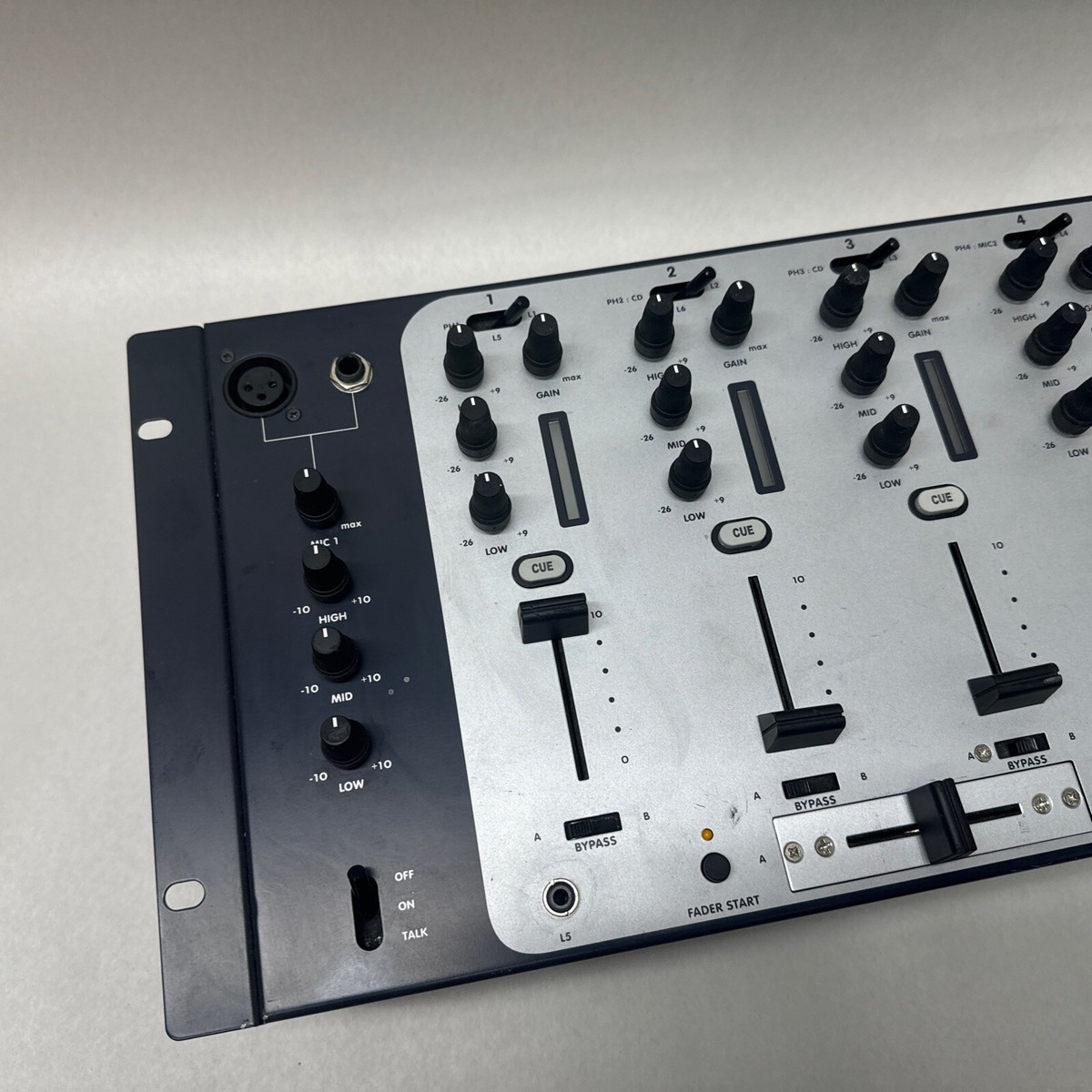 Stanton RM.404 DJミキサー Stanton RM.404 DJミキサー Stanton RM.404