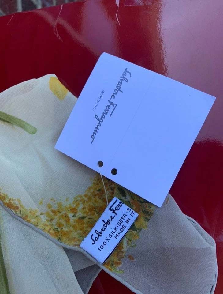 Nuevo con etiquetas Salvatore Ferragamo bufanda larga 100% seda envolvente 16"*60" Foto 2 de 4