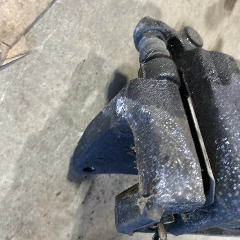 2020 2021 - 2024 Subaru Legacy Xt Touring 2.4 Front Right Passenger Side Caliper - Image 3 of 4